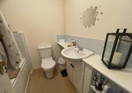 3 bedroom Terraced House to let in Cowslip Close, Corby, NN18