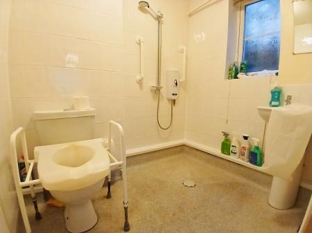 2 bedroom Flat for sale in Isabelle Court, Rothwell Road, Kettering, NN16