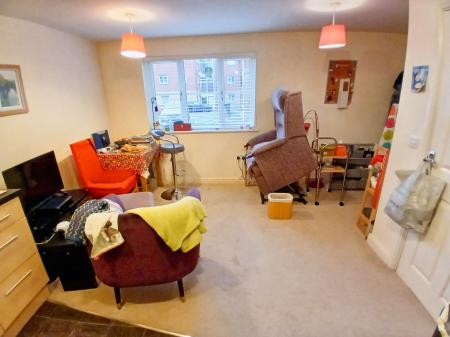2 bedroom Flat for sale in Isabelle Court, Rothwell Road, Kettering, NN16