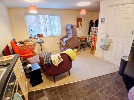 2 bedroom Flat for sale in Isabelle Court, Rothwell Road, Kettering, NN16