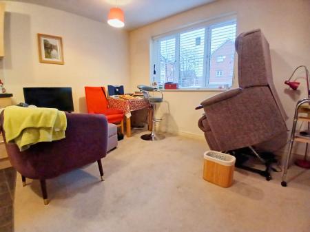 2 bedroom Flat for sale in Isabelle Court, Rothwell Road, Kettering, NN16