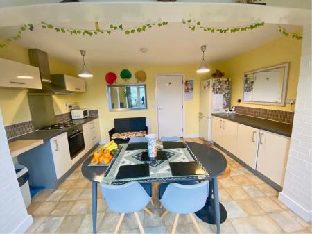 4 bedroom Semi-detached house for sale in Thwaite Close, Great Oakley, Corby, NN18