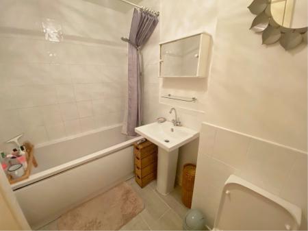 4 bedroom Semi-detached house for sale in Thwaite Close, Great Oakley, Corby, NN18