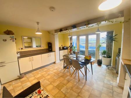 4 bedroom Semi-detached house for sale in Thwaite Close, Great Oakley, Corby, NN18