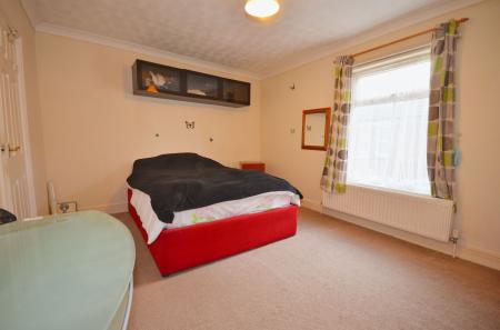 3 bedroom Terraced House for sale in Havelock Street, Kettering, NN16