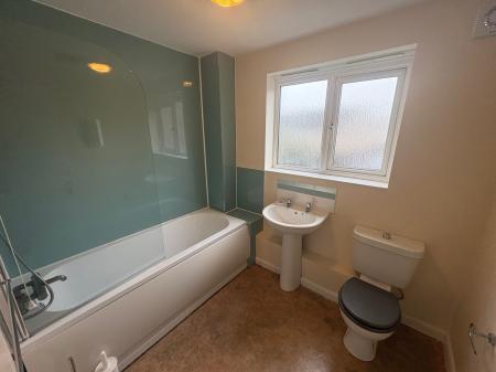 2 bedroom Flat to let in Exmouth Court, Corby, NN18