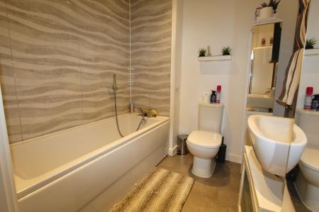 2 bedroom Flat for sale in Holdenby Drive, Corby, NN17