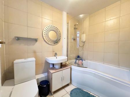 2 bedroom Terraced House for sale in Gilchrist Avenue, Corby, NN17