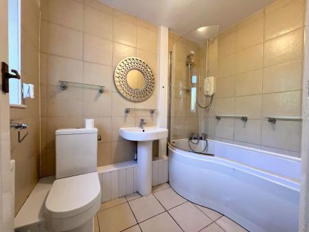 2 bedroom Terraced House for sale in Gilchrist Avenue, Corby, NN17
