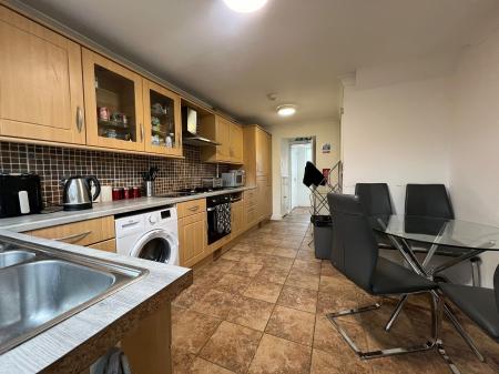 1 bedroom House of Multiple Occupation to let in Taunton Avenue, Corby, NN18