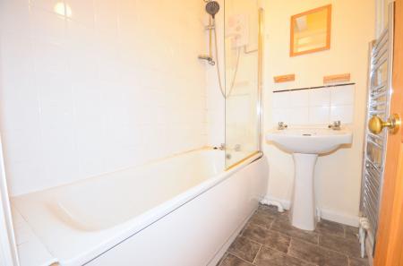 2 bedroom Terraced House for sale in Redwood Close, Desborough, NN14