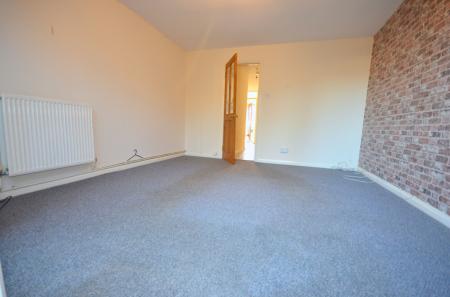 2 bedroom Terraced House for sale in Redwood Close, Desborough, NN14