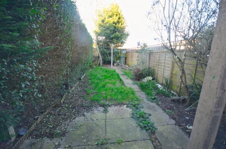 2 bedroom Terraced House for sale in Redwood Close, Desborough, NN14