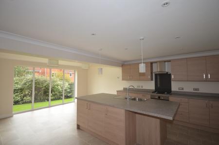 4 bedroom Detached house to let in Cowslip Close, Corby, NN18