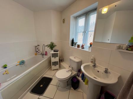 2 bedroom Flat to let in Pascal Close, Corby, NN17