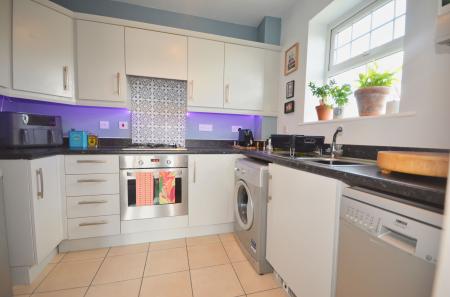 2 bedroom Flat for sale in Conyger Close, Corby, NN18
