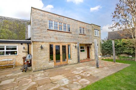 4 bedroom Cottage for sale in High Street, Stanion, NN14