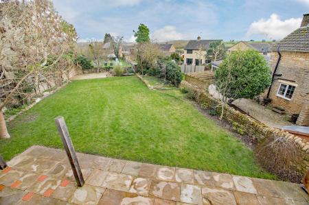 4 bedroom Cottage for sale in High Street, Stanion, NN14