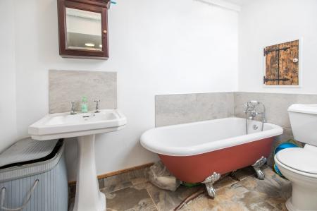 4 bedroom Cottage for sale in High Street, Stanion, NN14