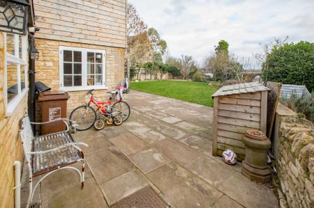 4 bedroom Cottage for sale in High Street, Stanion, NN14