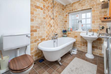 4 bedroom Cottage for sale in High Street, Stanion, NN14