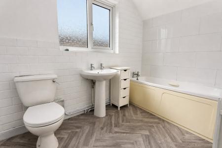 3 bedroom Terraced House for sale in Gordon Street, Kettering, NN16