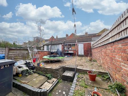 3 bedroom Terraced House for sale in Gordon Street, Kettering, NN16