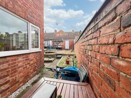 3 bedroom Terraced House for sale in Gordon Street, Kettering, NN16