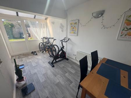 3 bedroom Terraced House to let in Epsom Walk, Corby, NN18