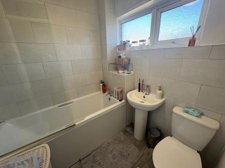 3 bedroom Terraced House to let in Epsom Walk, Corby, NN18