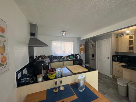 3 bedroom Terraced House to let in Epsom Walk, Corby, NN18