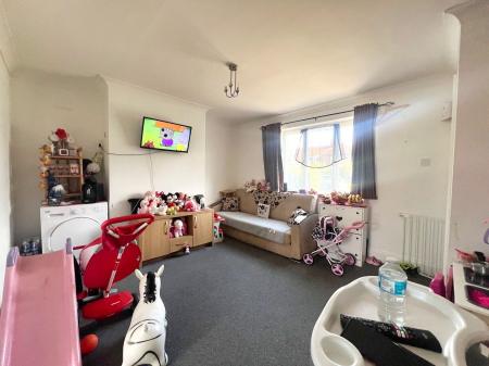 3 bedroom Semi-detached house to let in Stephenson Way, Corby, NN17