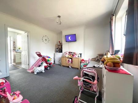 3 bedroom Semi-detached house to let in Stephenson Way, Corby, NN17