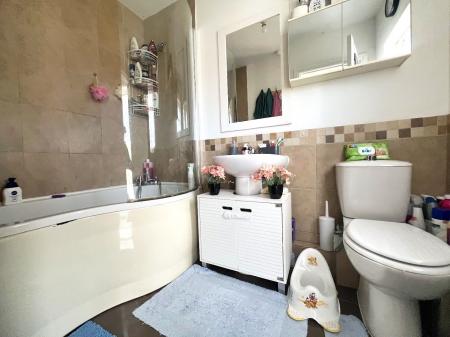 3 bedroom Semi-detached house to let in Stephenson Way, Corby, NN17