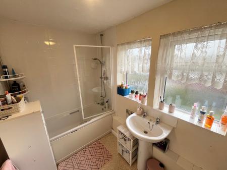 2 bedroom Terraced House to let in Greenhill Rise, Corby, NN18