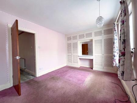 3 bedroom Terraced House for sale in St. Peters Avenue, Kettering, NN16