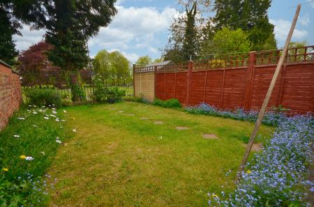 3 bedroom Terraced House for sale in St. Peters Avenue, Kettering, NN16