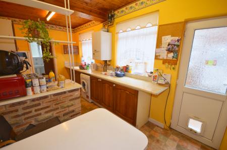 3 bedroom Terraced House for sale in St. Peters Avenue, Kettering, NN16