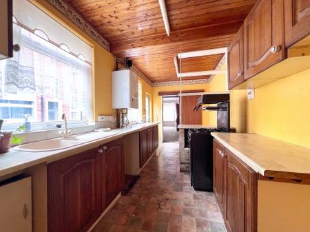 3 bedroom Terraced House for sale in St. Peters Avenue, Kettering, NN16