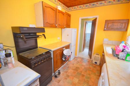 3 bedroom Terraced House for sale in St. Peters Avenue, Kettering, NN16
