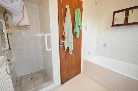 3 bedroom Terraced House for sale in St. Peters Avenue, Kettering, NN16