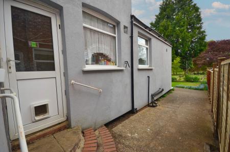3 bedroom Terraced House for sale in St. Peters Avenue, Kettering, NN16