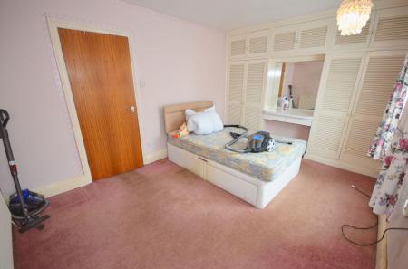 3 bedroom Terraced House for sale in St. Peters Avenue, Kettering, NN16