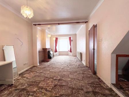 3 bedroom Terraced House for sale in St. Peters Avenue, Kettering, NN16