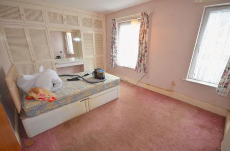 3 bedroom Terraced House for sale in St. Peters Avenue, Kettering, NN16