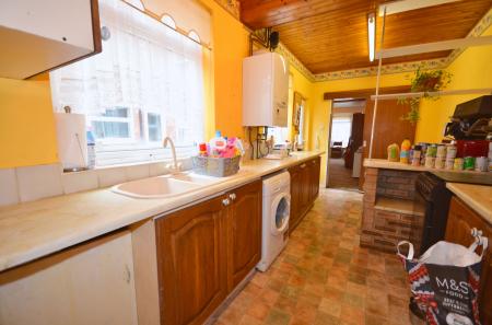 3 bedroom Terraced House for sale in St. Peters Avenue, Kettering, NN16