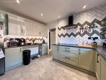 3 bedroom End of terrace house for sale in Doris Road, Kettering, NN16