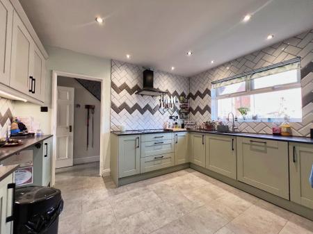 3 bedroom End of terrace house for sale in Doris Road, Kettering, NN16
