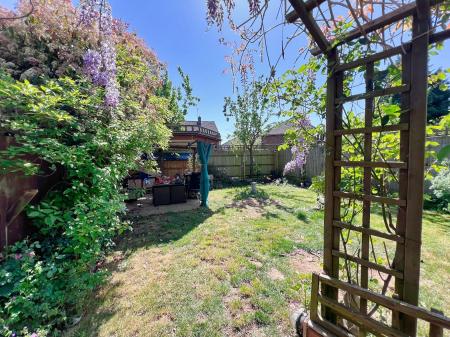 3 bedroom End of terrace house for sale in Doris Road, Kettering, NN16