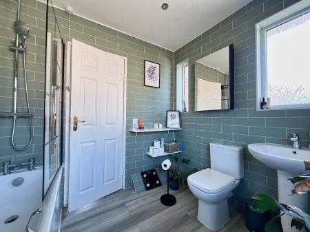 3 bedroom End of terrace house for sale in Doris Road, Kettering, NN16